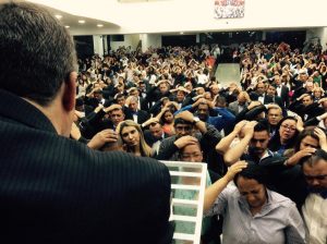 Projeto Esdras 2017 - Pr Enilson Hederick orando pelos irmãos.